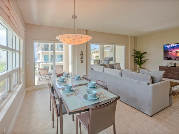 Gulf Views Siesta Key Vacation Condo with 2 Bedroom & Pool