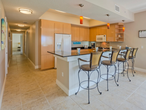 Gulf Views Siesta Key Vacation Condo with 2 Bedroom & Pool