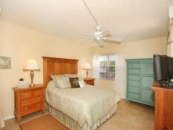 Two Bedroom Vacation Condo in Naples