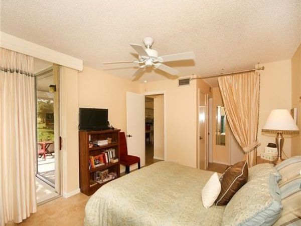 Two Bedroom Vacation Condo in Naples