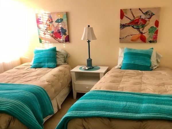 Two Bedroom Vacation Condo in Naples
