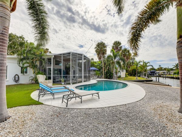 Siesta Key Haven with 3 Bedrooms & Canal Views