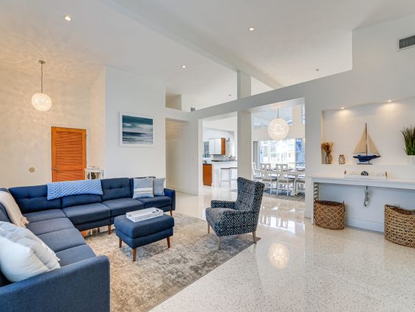 Siesta Key Haven with 3 Bedrooms & Canal Views
