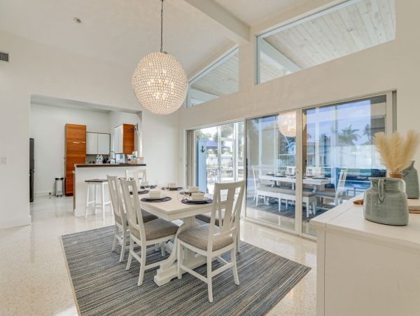 Siesta Key Haven with 3 Bedrooms & Canal Views