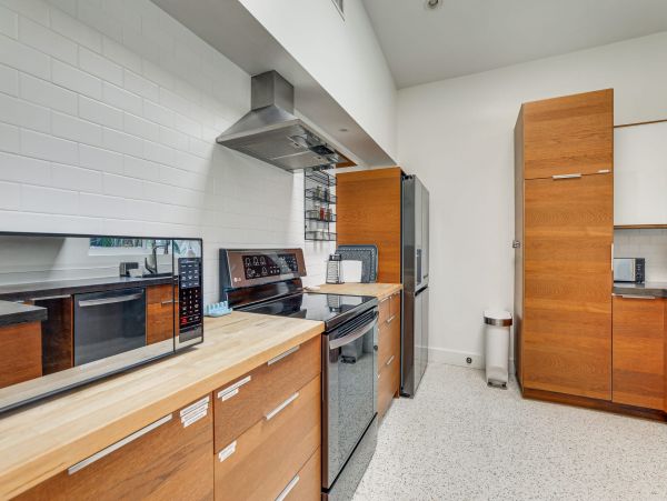 Siesta Key Haven with 3 Bedrooms & Canal Views