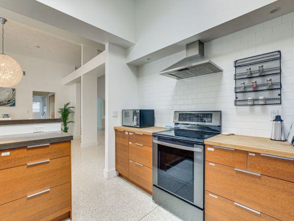 Siesta Key Haven with 3 Bedrooms & Canal Views