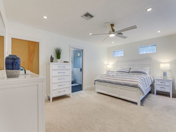 Siesta Key Haven with 3 Bedrooms & Canal Views