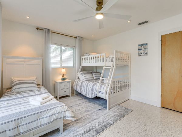 Siesta Key Haven with 3 Bedrooms & Canal Views