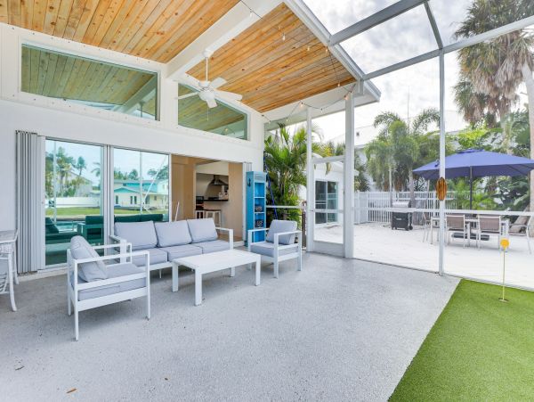 Siesta Key Haven with 3 Bedrooms & Canal Views