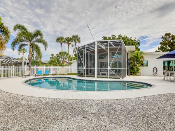 Siesta Key Haven with 3 Bedrooms & Canal Views
