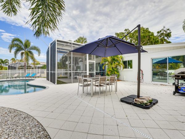 Siesta Key Haven with 3 Bedrooms & Canal Views