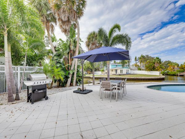 Siesta Key Haven with 3 Bedrooms & Canal Views