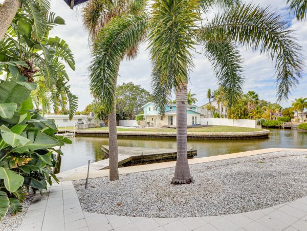 Siesta Key Haven with 3 Bedrooms & Canal Views