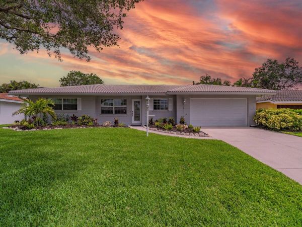 Luxury 3 Bedroom Pool Retreat