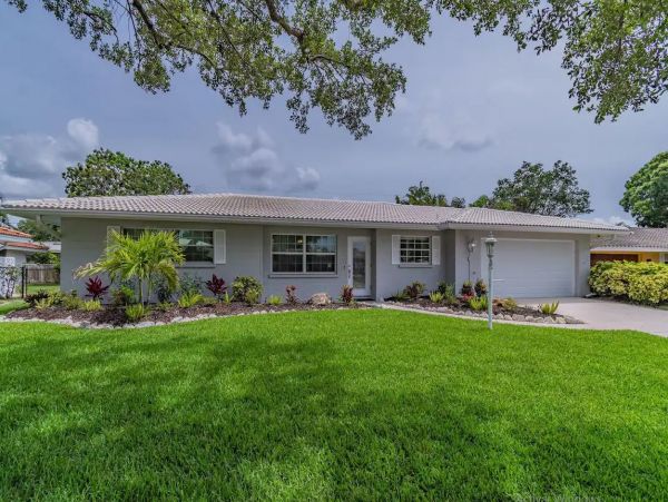 Luxury 3 Bedroom Pool Retreat