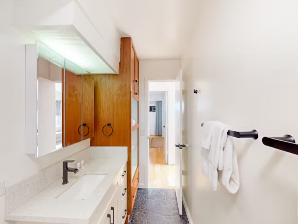 Honolulu Vacation Rental: Beach Access & City Views