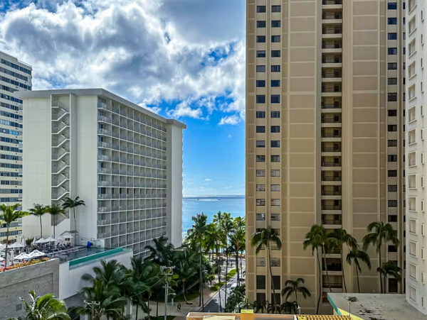 Honolulu Vacation Rental: Beach Access & City Views