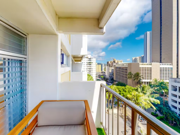 Honolulu Vacation Rental: Beach Access & City Views