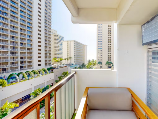 Honolulu Vacation Rental: Beach Access & City Views