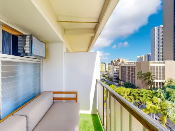 Honolulu Vacation Rental: Beach Access & City Views