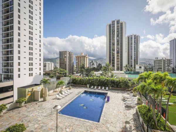Waikiki Vacation Condo Two Bedroom Diamon Head Views