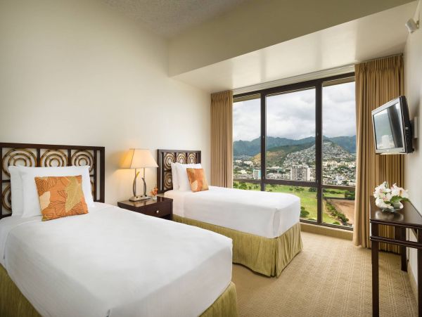Waikiki Vacation Condo Two Bedroom Diamon Head Views