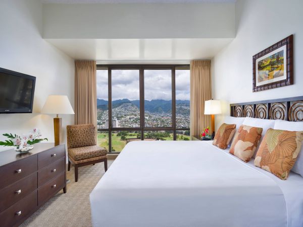 Waikiki Vacation Condo Two Bedroom Diamon Head Views