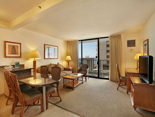 Waikiki Vacation Condo Two Bedroom Diamon Head Views