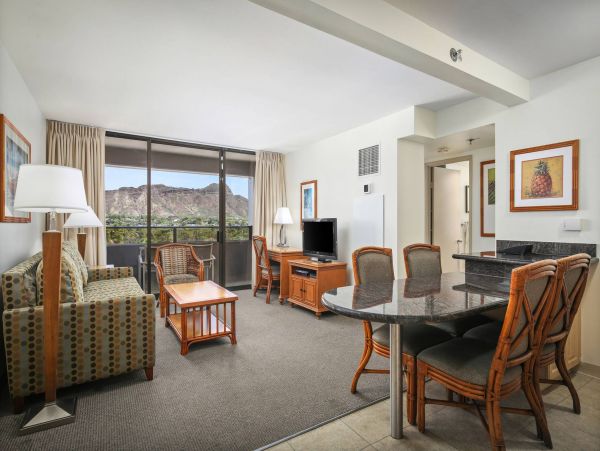 Waikiki Vacation Condo Two Bedroom Diamon Head Views