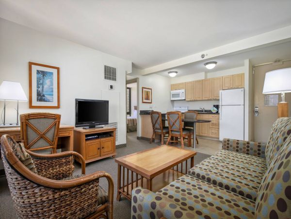 Waikiki Vacation Condo Two Bedroom Diamon Head Views