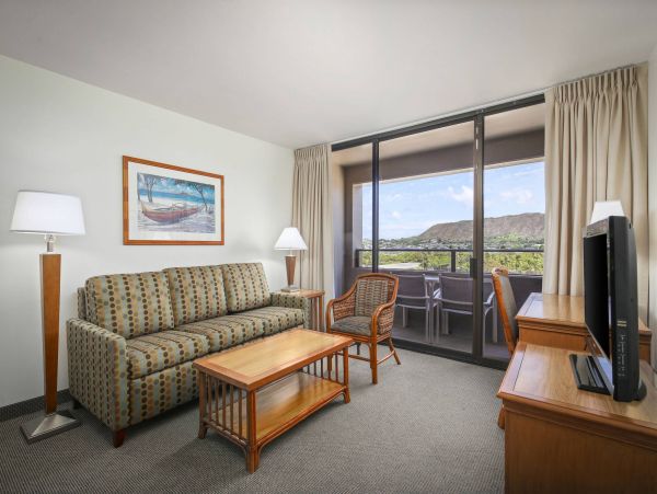 Waikiki Vacation Condo Two Bedroom Diamon Head Views