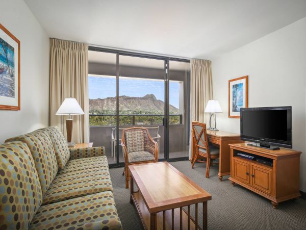 Waikiki Vacation Condo Two Bedroom Diamon Head Views