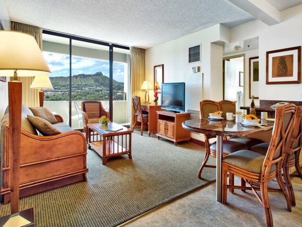 Waikiki Vacation Condo Two Bedroom Diamon Head Views