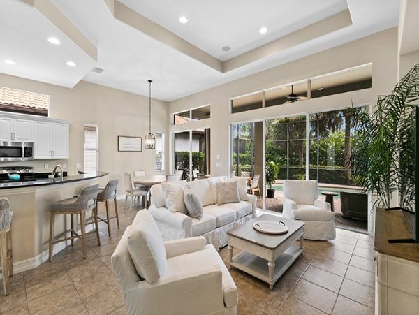 Charming Three Bedroom Vacation Pool Home in Naples