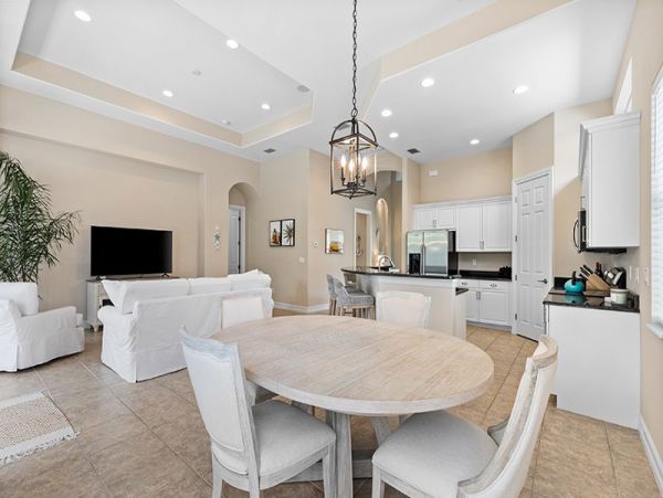 Charming Three Bedroom Vacation Pool Home in Naples