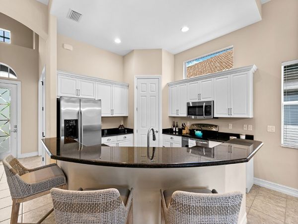 Charming Three Bedroom Vacation Pool Home in Naples