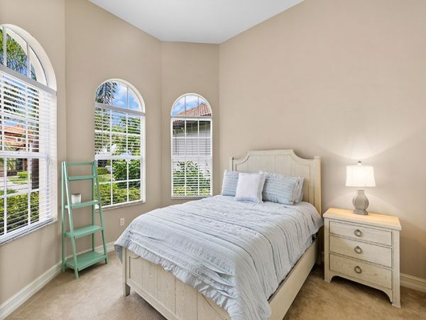 Charming Three Bedroom Vacation Pool Home in Naples