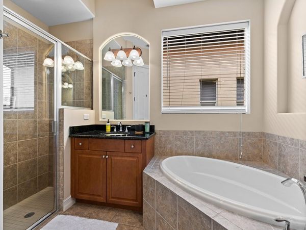 Charming Three Bedroom Vacation Pool Home in Naples