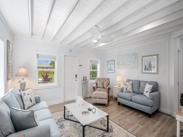 Delightful Coastal 3 Bedroom Vacation Pool Home