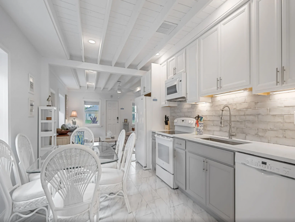 Delightful Coastal 3 Bedroom Vacation Pool Home