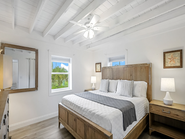 Delightful Coastal 3 Bedroom Vacation Pool Home