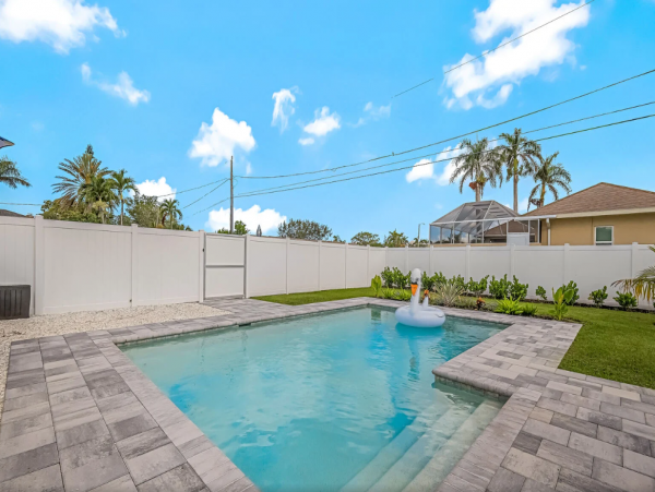 Delightful Coastal 3 Bedroom Vacation Pool Home