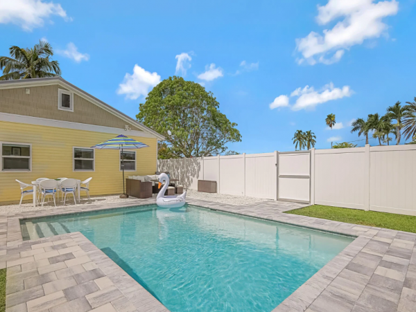 Delightful Coastal 3 Bedroom Vacation Pool Home