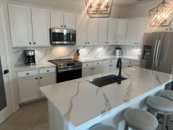Exceptional Three Bedroom Vacation Home with Caged Pool/Spa in Naples