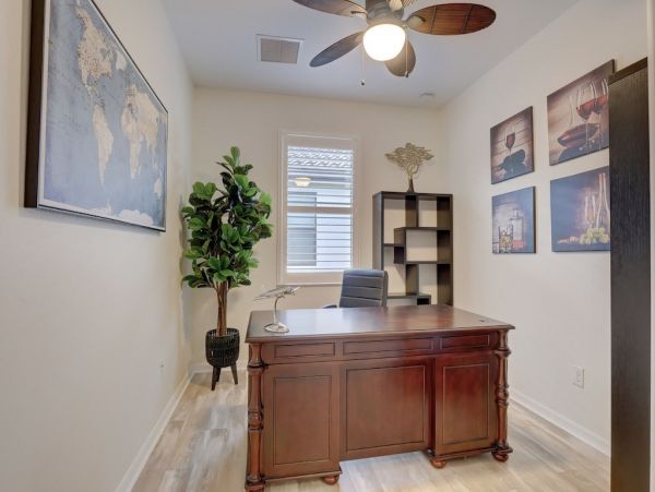Exceptional Three Bedroom Vacation Home with Caged Pool/Spa in Naples