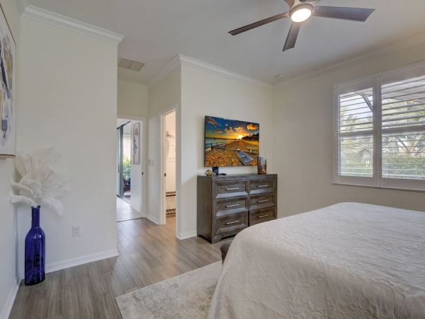 Exceptional Three Bedroom Vacation Home with Caged Pool/Spa in Naples