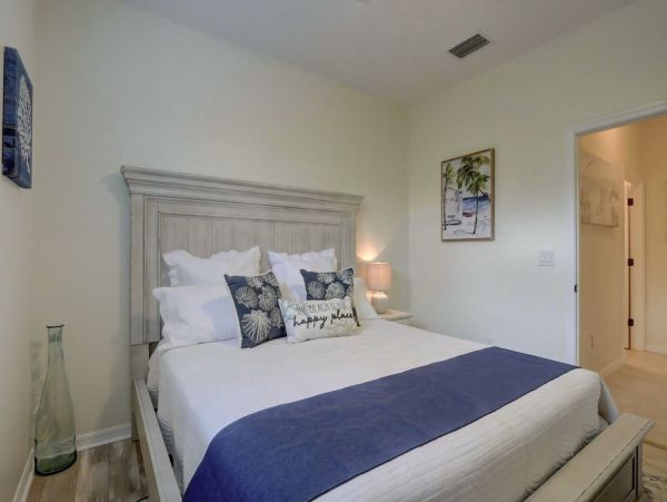 Exceptional Three Bedroom Vacation Home with Caged Pool/Spa in Naples