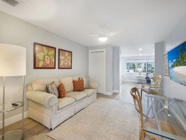 Walk to Beach Vcacation Duplex Two Bedroom