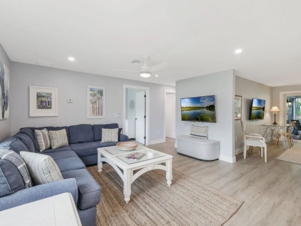 Walk to Beach Vcacation Duplex Two Bedroom