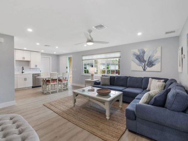 Walk to Beach Vcacation Duplex Two Bedroom
